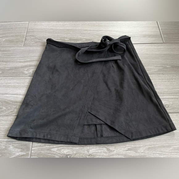 Living Doll Faux Suede Black Mini Skirt, Tie Front Wrap Style—Size Medium• - Picture 2 of 11